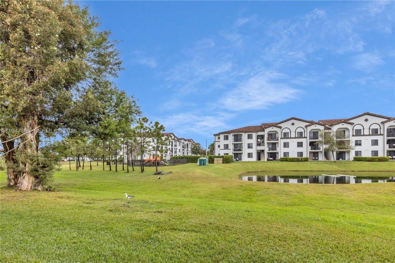 9193 Fontainebleau Blvd, Unit 209, Miami, FL 33172 Photo