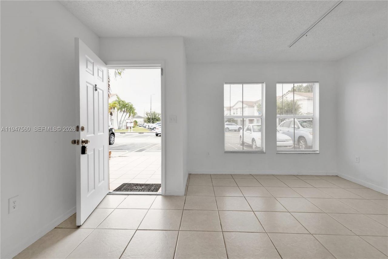 9193 Fontainebleau Blvd, Unit 209, Miami, FL 33172 Photo