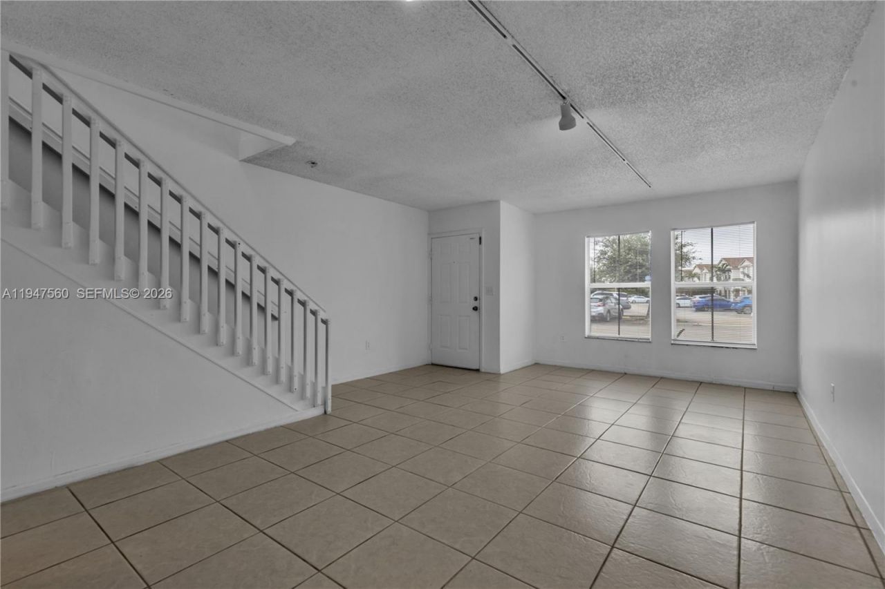 9193 Fontainebleau Blvd, Unit 209, Miami, FL 33172 Photo