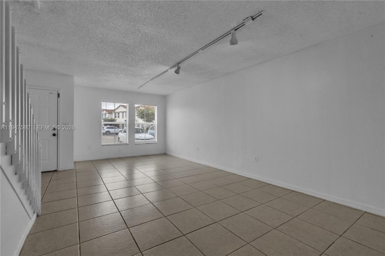 9193 Fontainebleau Blvd, Unit 209, Miami, FL 33172 Photo