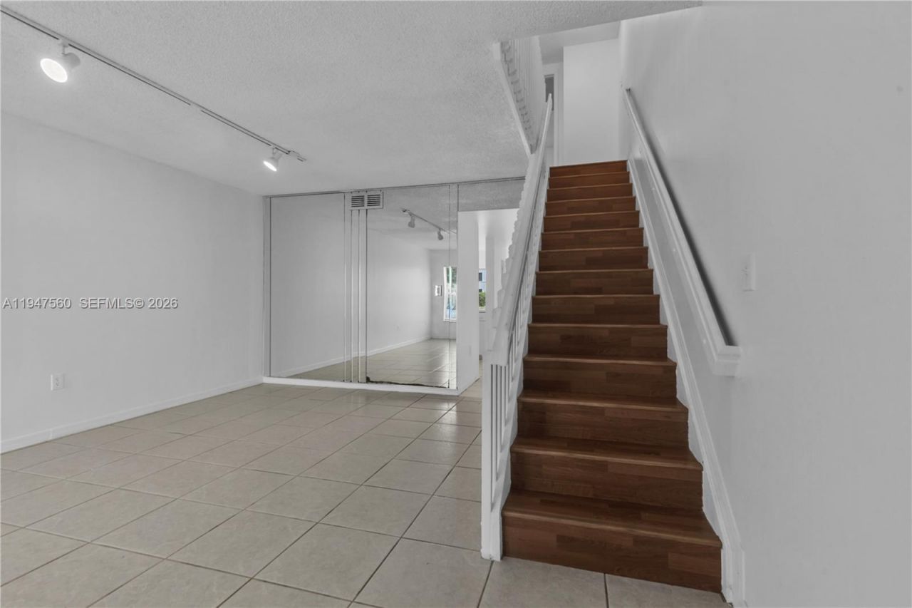 9193 Fontainebleau Blvd, Unit 209, Miami, FL 33172 Photo