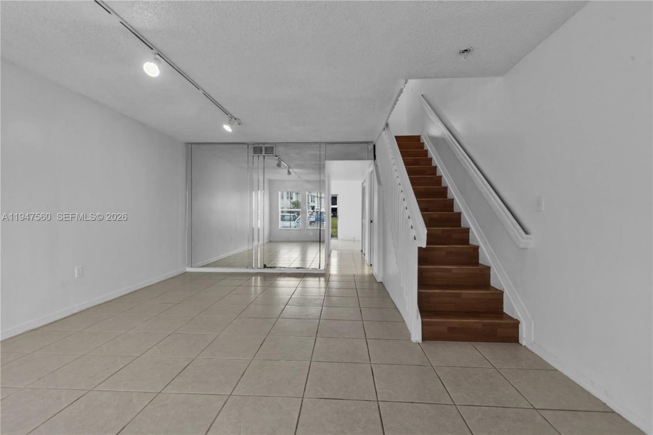 9193 Fontainebleau Blvd, Unit 209, Miami, FL 33172 Photo