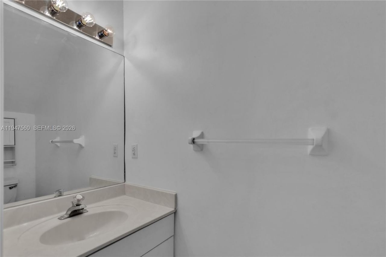 9193 Fontainebleau Blvd, Unit 209, Miami, FL 33172 Photo