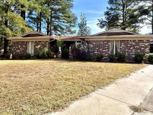 90 Lexington Circle, White Hall, AR 71602