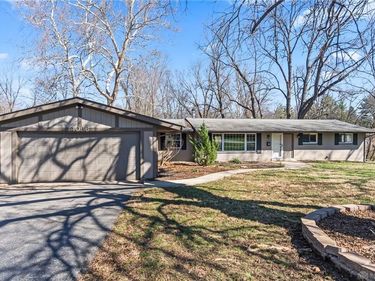4096 Woodedge Drive, Bellbrook, OH 45305