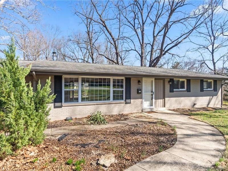 4096 Woodedge Drive, Bellbrook, OH 45305 Photo 2