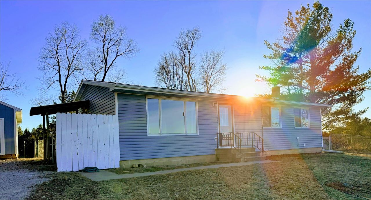 2332 55th Street Drive, Vinton, IA 52349 Main Photo