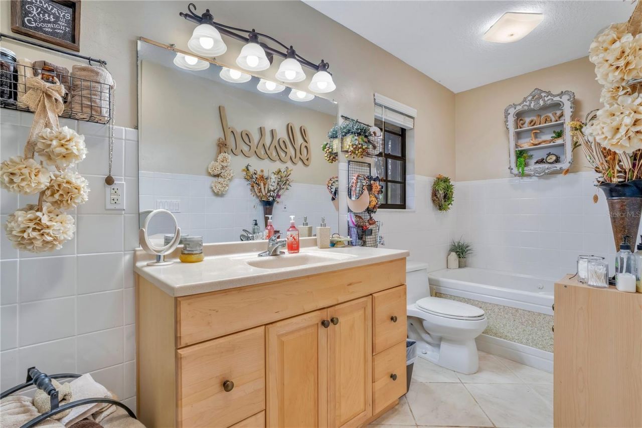 2067 Lake Juanita Road, Seville, FL 32190 Photo