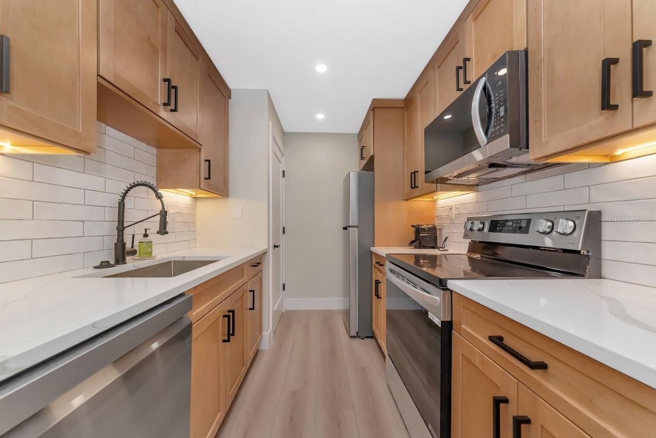 800 S Blvd Of The Presidents, Unit 16, Sarasota, FL 34236 Photo