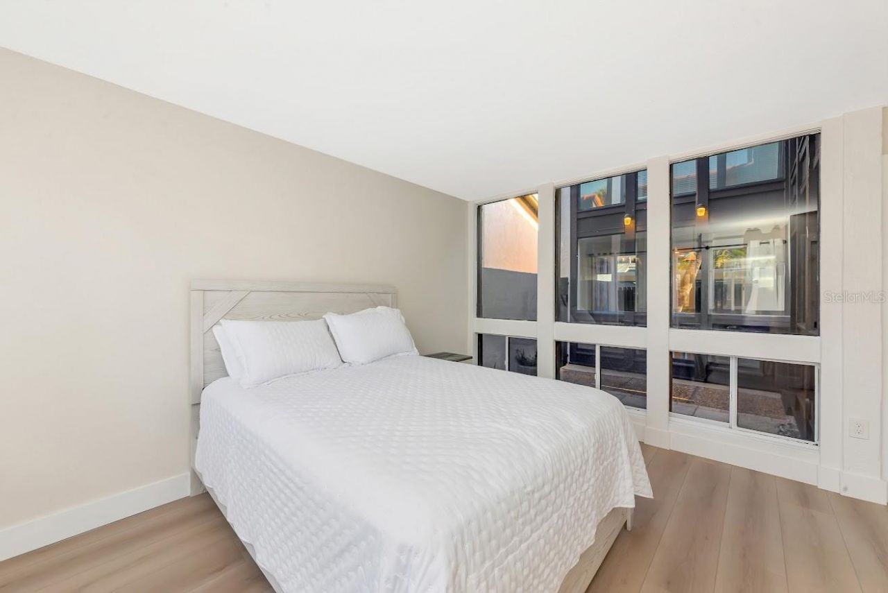 800 S Blvd Of The Presidents, Unit 16, Sarasota, FL 34236 Photo