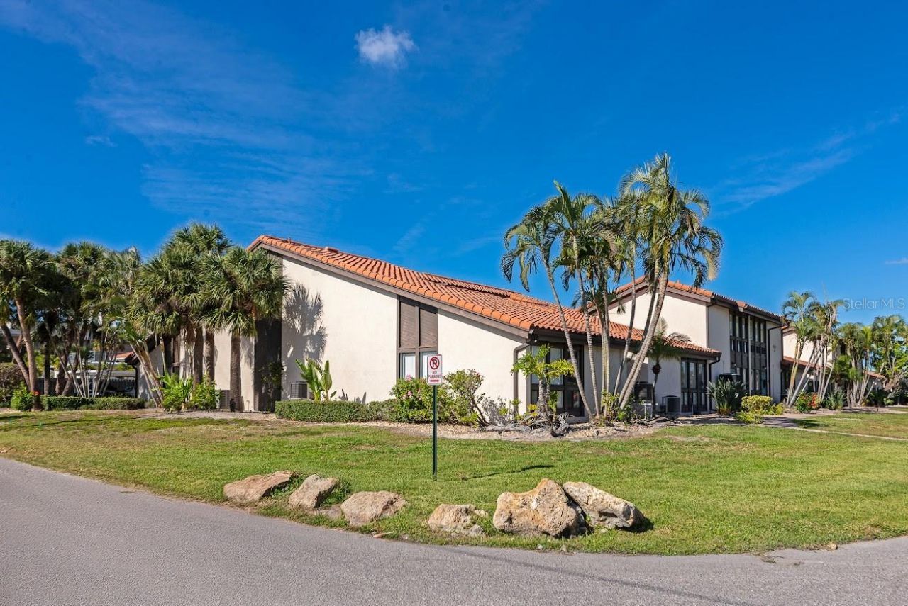 800 S Blvd Of The Presidents, Unit 16, Sarasota, FL 34236 Photo