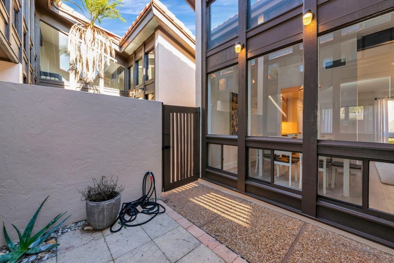 800 S Blvd Of The Presidents, Unit 16, Sarasota, FL 34236 Photo