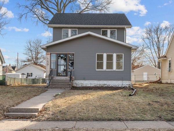 1627 W High Street, Davenport, IA 52804