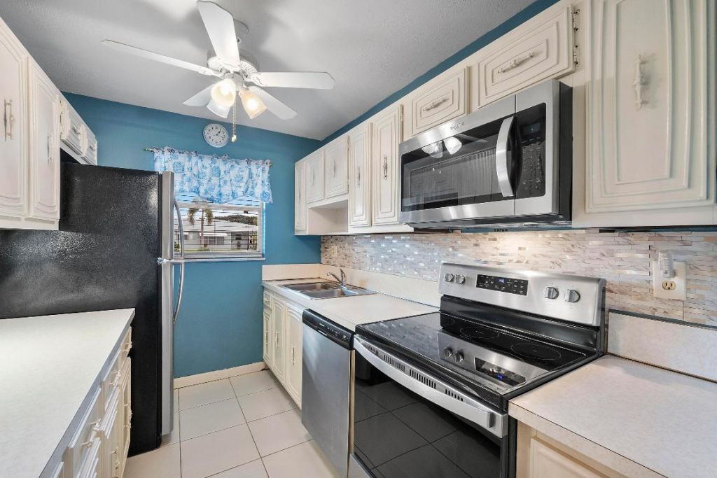 212 High Point Terrace W, Unit A, Delray Beach, FL 33445 Photo