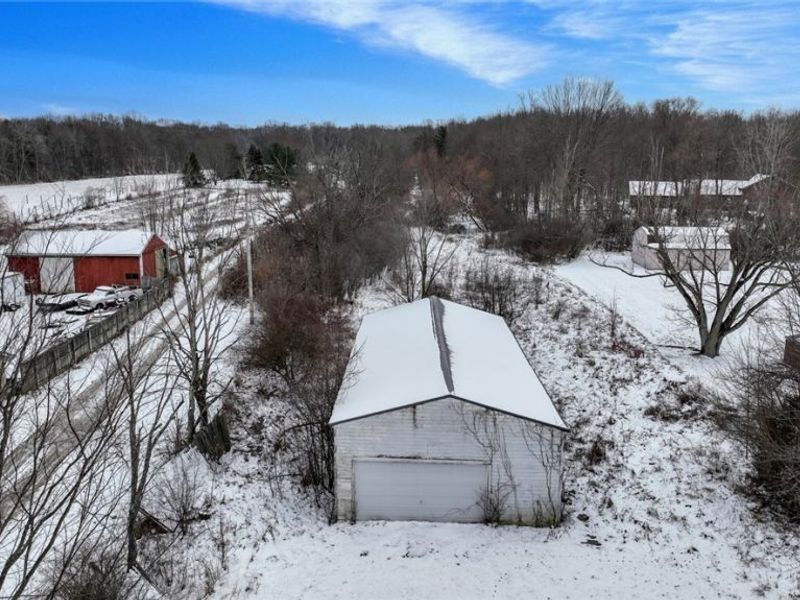 3852 Sleepy Hollow Road, Brunswick Hills, OH 44212 Photo 3