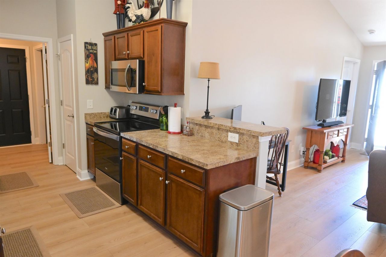 233 Macarthur Dr. Photo 10