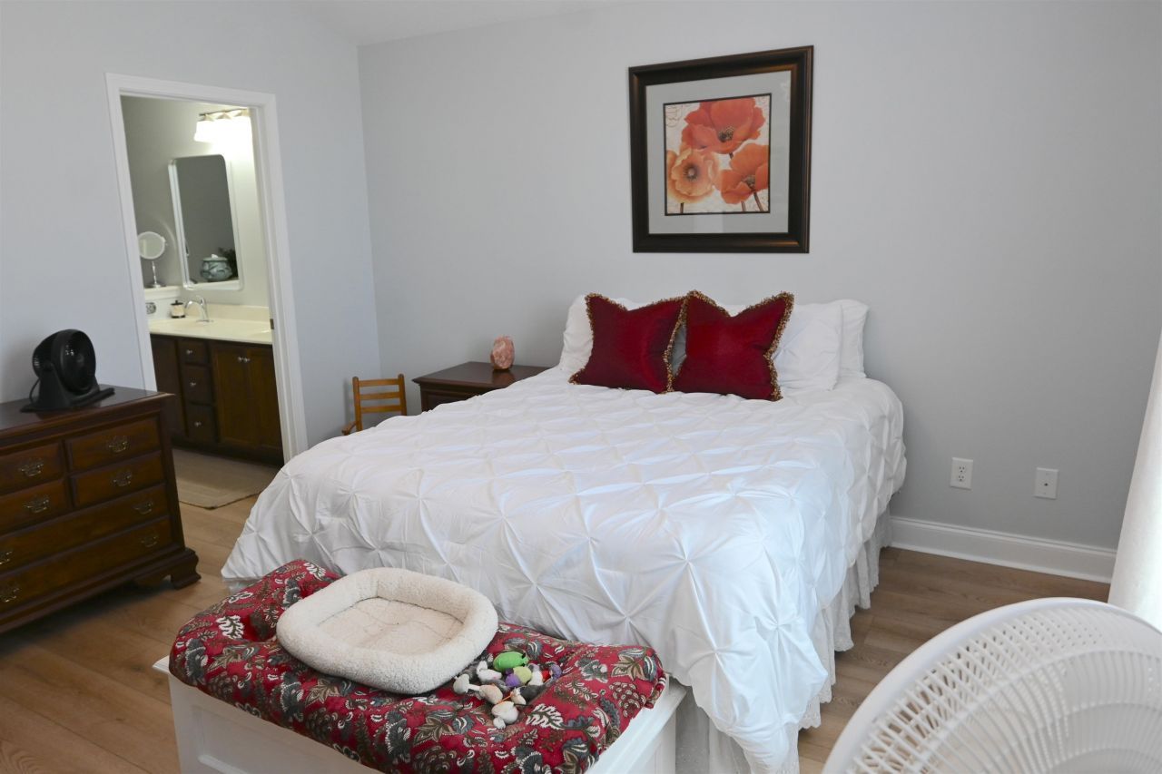 233 Macarthur Dr. Photo 12