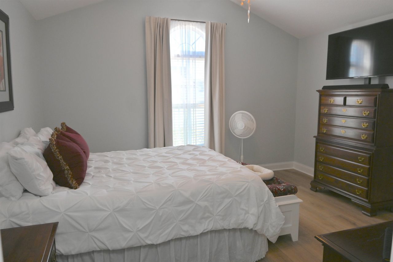 233 Macarthur Dr. Photo 13