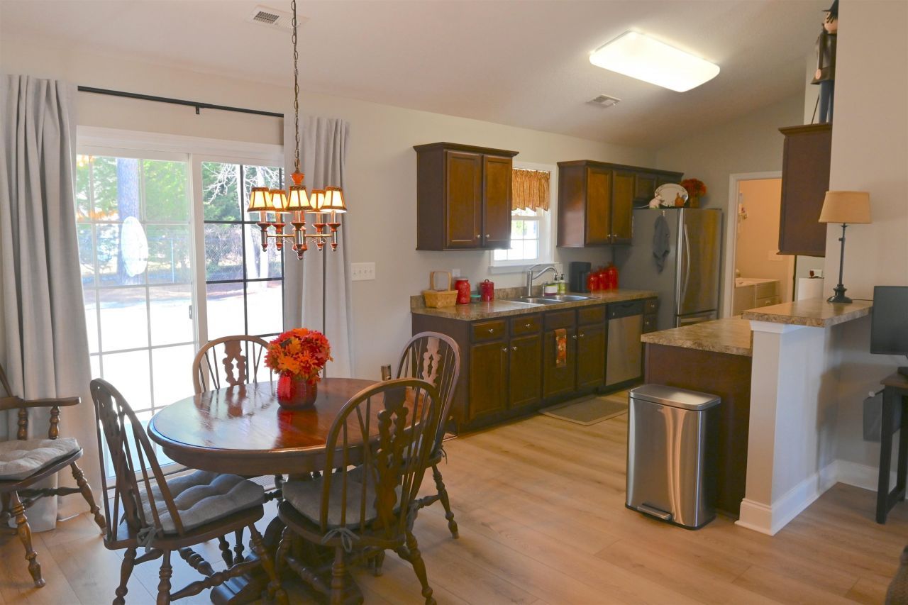 233 Macarthur Dr. Photo 7