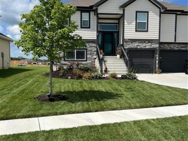 1504 N 162nd Circle, Basehor, KS 66007