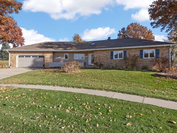 1688 17th Ave, Marion, IA 52302