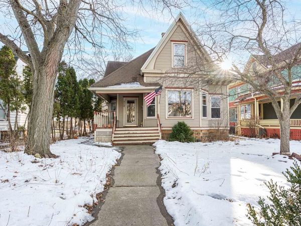 712 E Main Street, Reedsburg, WI 53959