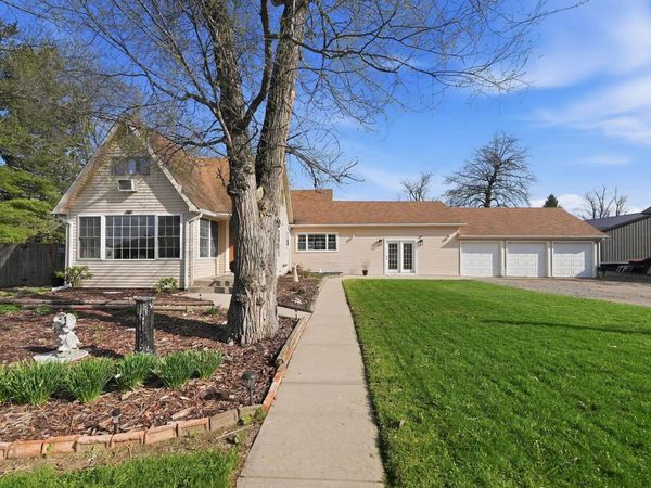 22205 Maple Lane, Woodburn, IN 46797