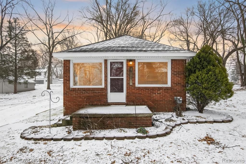 1860 Ladd Road, Wolverine Lake Vlg, MI 48390 Main Photo