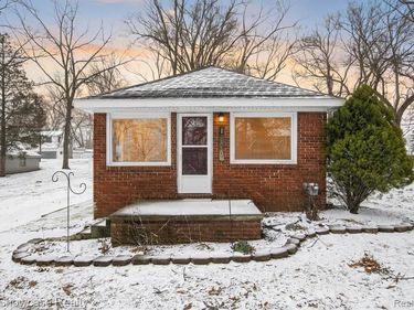 1860 Ladd Road, Wolverine Lake Vlg, MI 48390