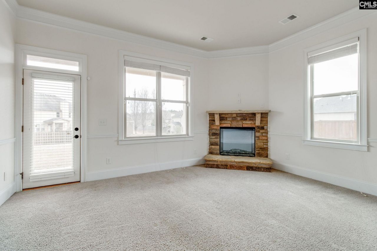 12 Hillfoots Court Photo 5