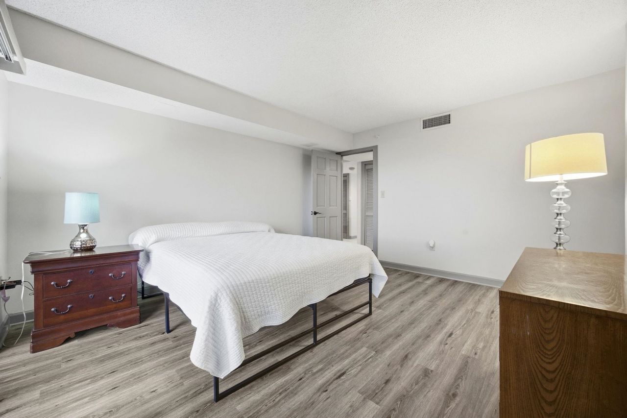 100 Lands End Blvd. Photo 14