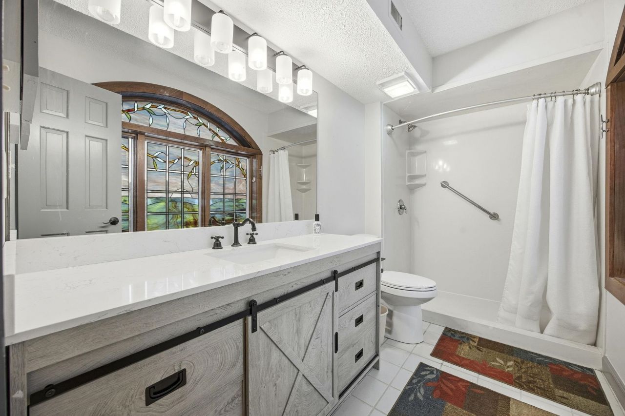 100 Lands End Blvd. Photo 15