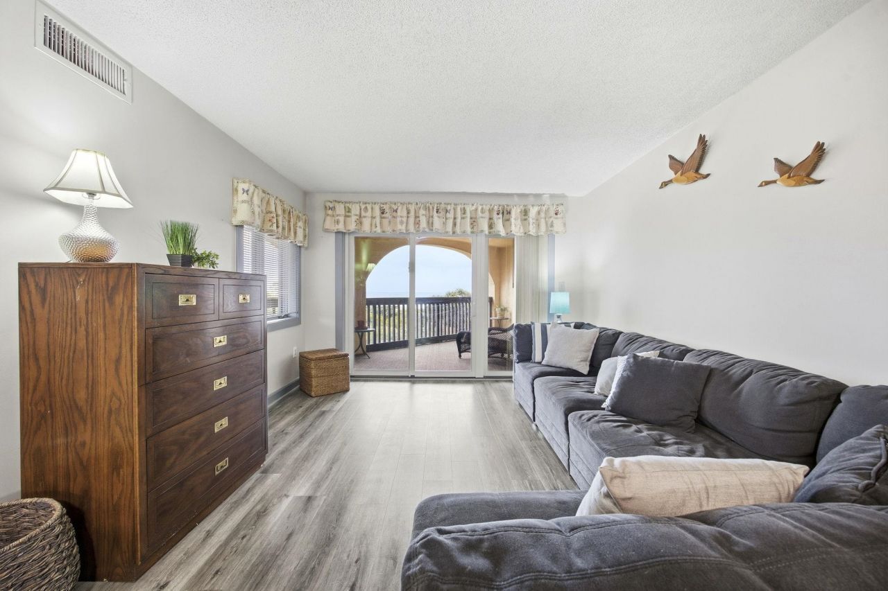 100 Lands End Blvd. Photo 18