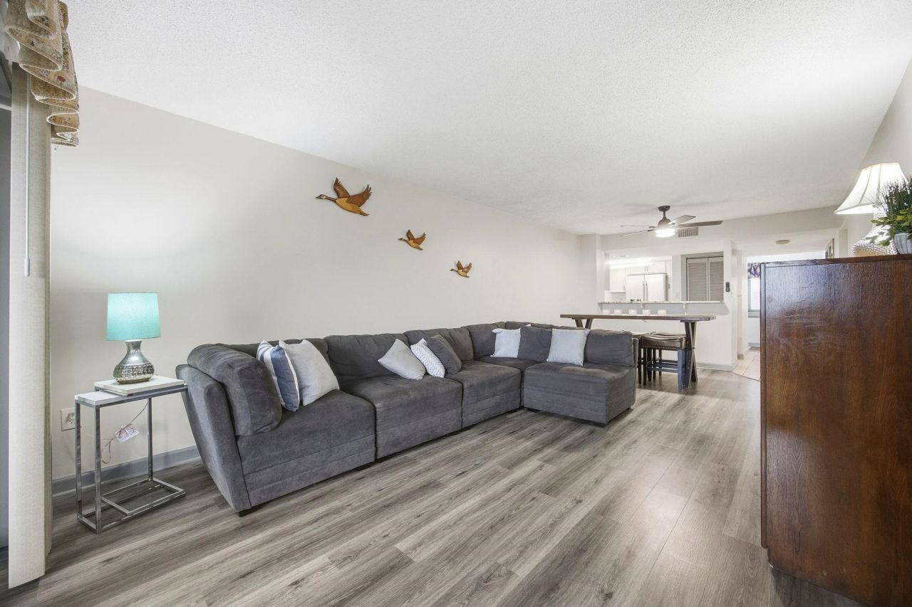 100 Lands End Blvd. Photo 24