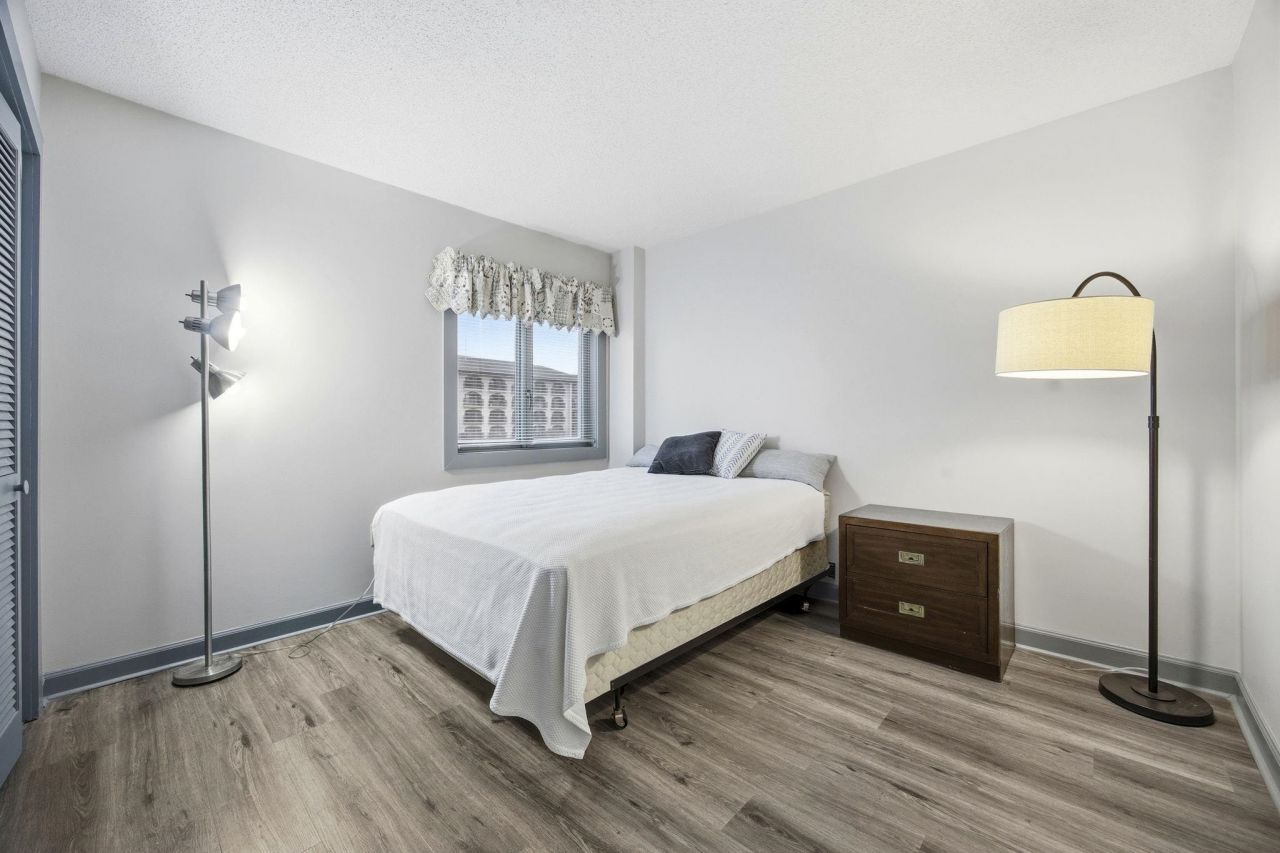 100 Lands End Blvd. Photo 27