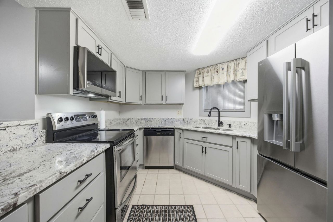 100 Lands End Blvd. Photo 31