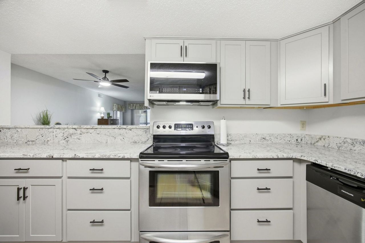 100 Lands End Blvd. Photo 33