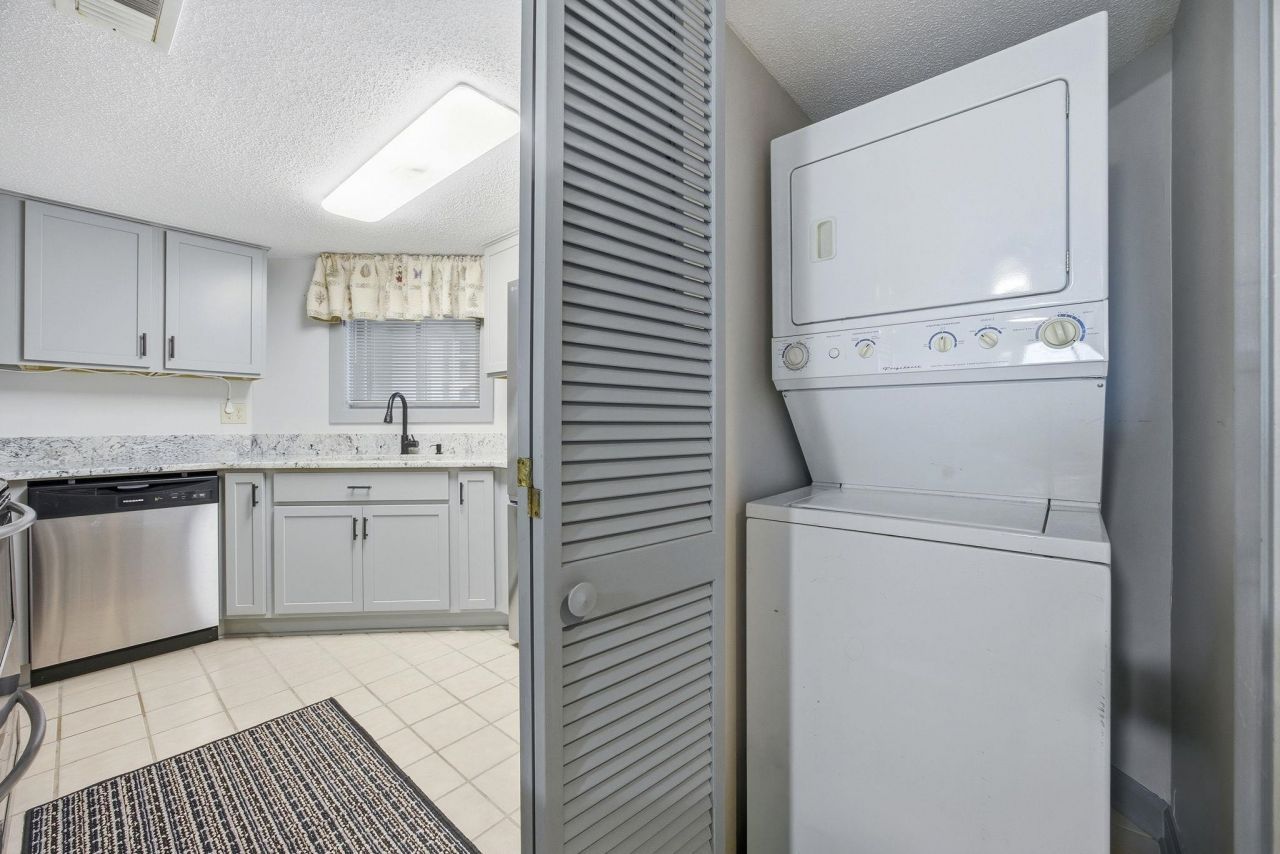 100 Lands End Blvd. Photo 34