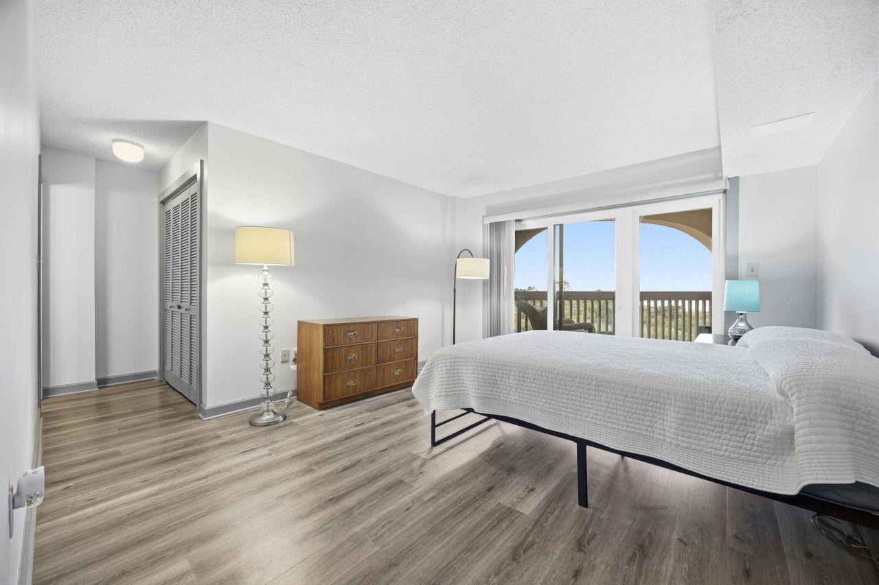 100 Lands End Blvd. Photo 5