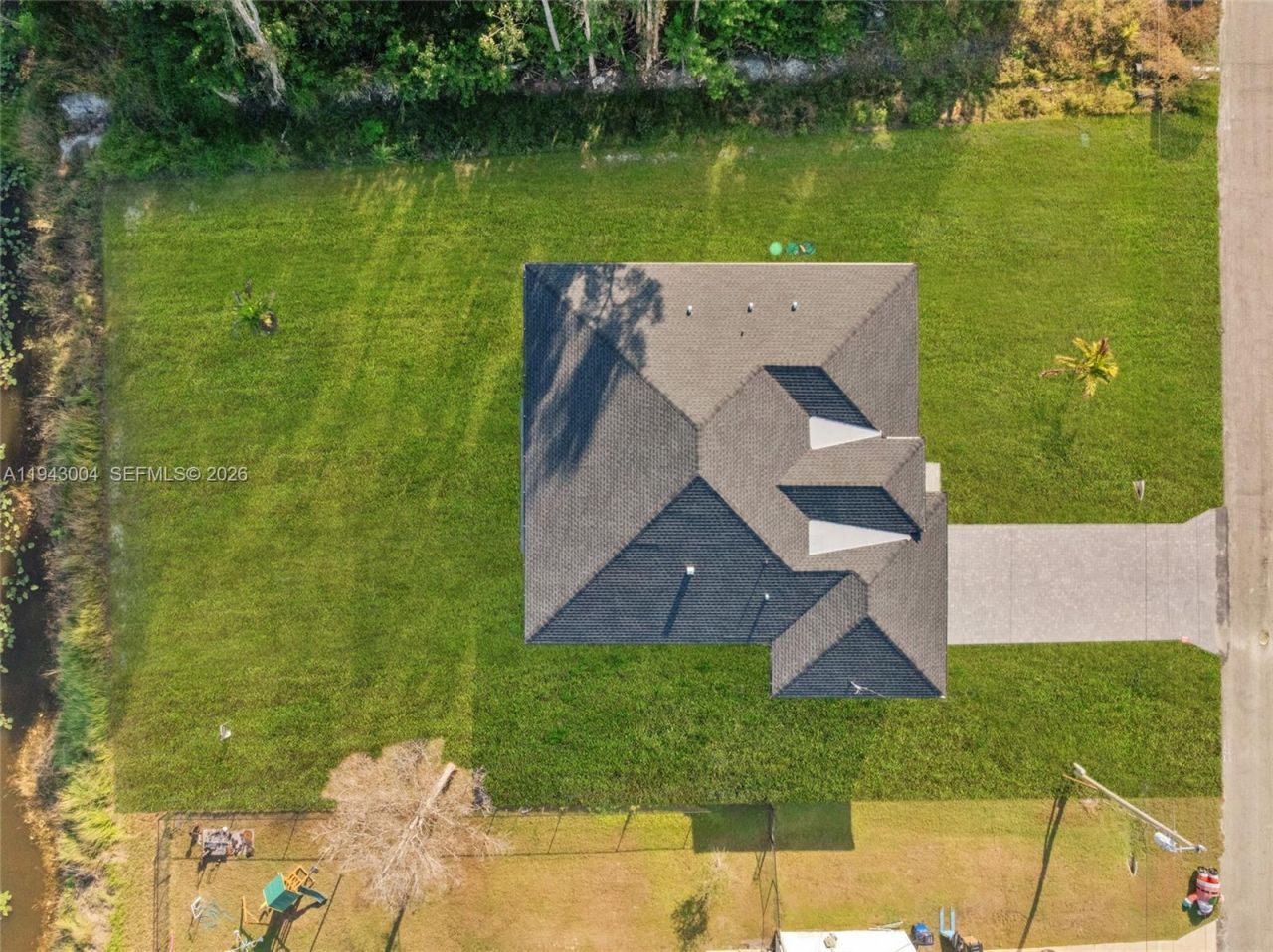 337 Jourferie Rd, Lehigh Acres, FL 33974 Photo