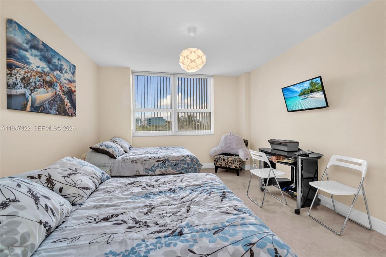 19501 W Country Club Dr, Unit 505, Aventura, FL 33180 Photo