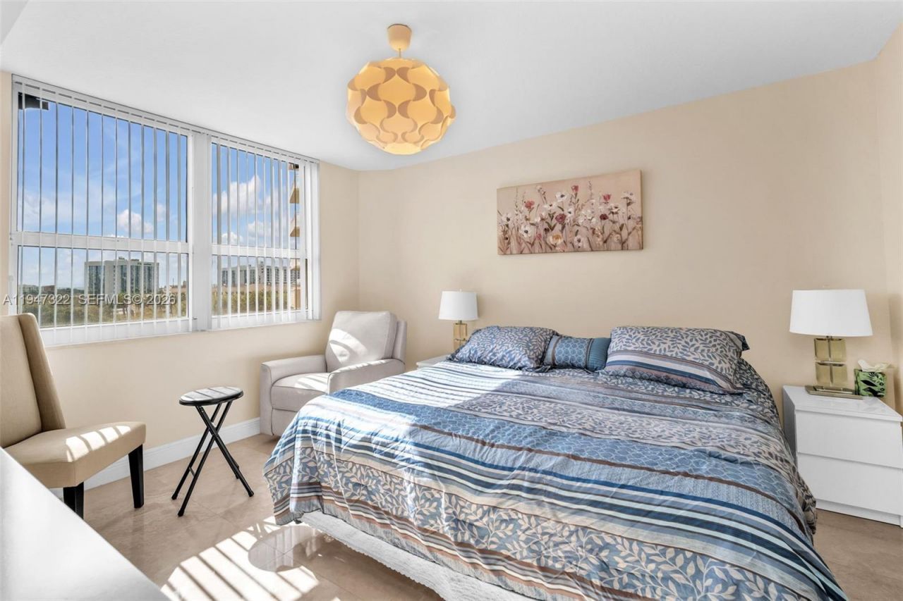 19501 W Country Club Dr, Unit 505, Aventura, FL 33180 Photo