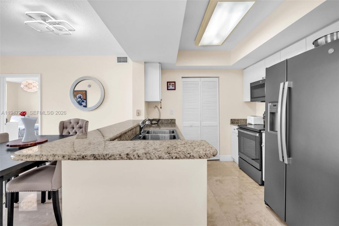 19501 W Country Club Dr, Unit 505, Aventura, FL 33180 Photo