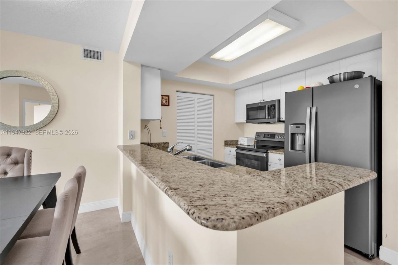 19501 W Country Club Dr, Unit 505, Aventura, FL 33180 Photo