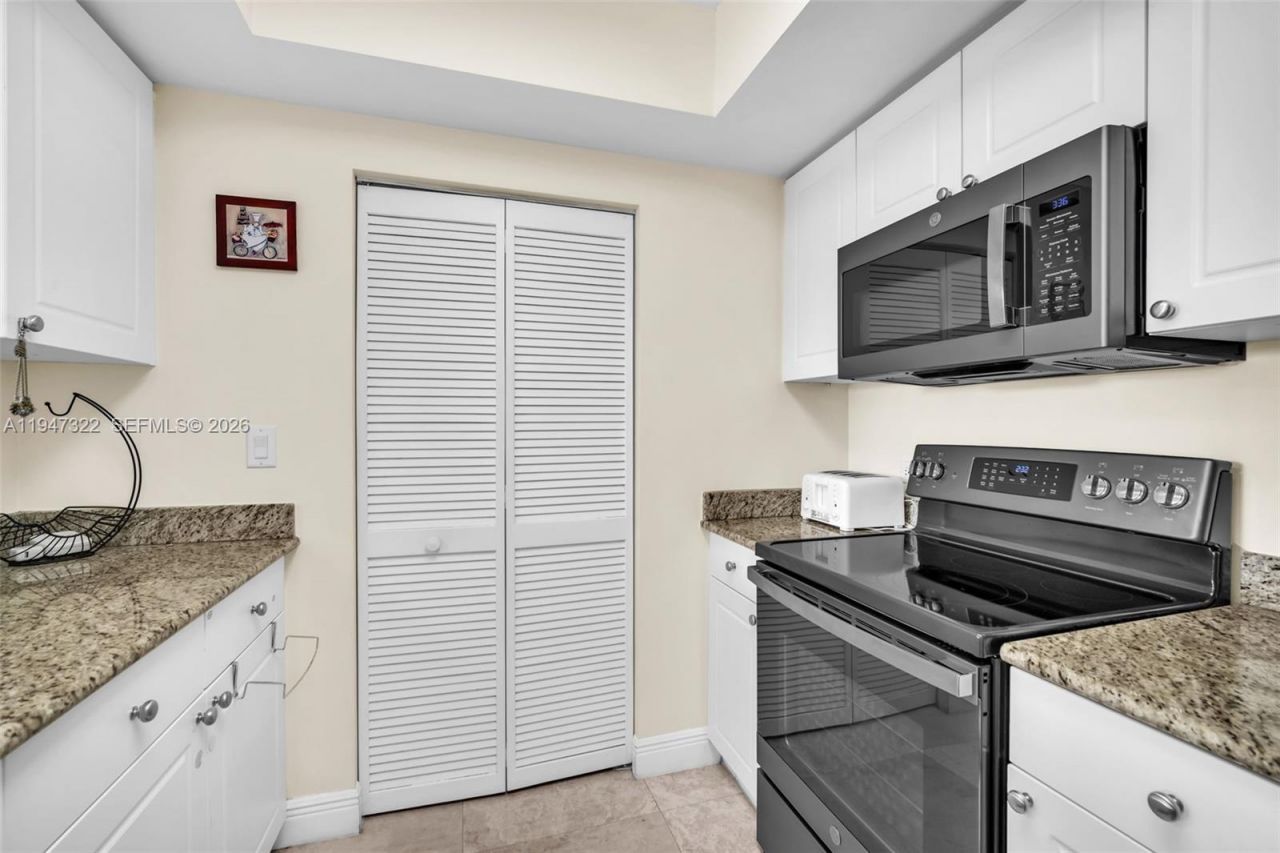 19501 W Country Club Dr, Unit 505, Aventura, FL 33180 Photo