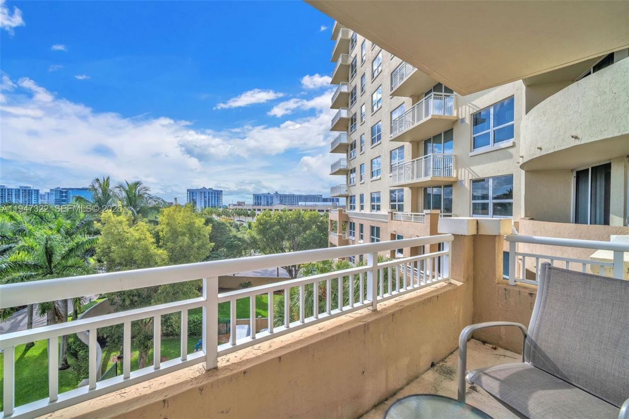 19501 W Country Club Dr, Unit 505, Aventura, FL 33180 Photo