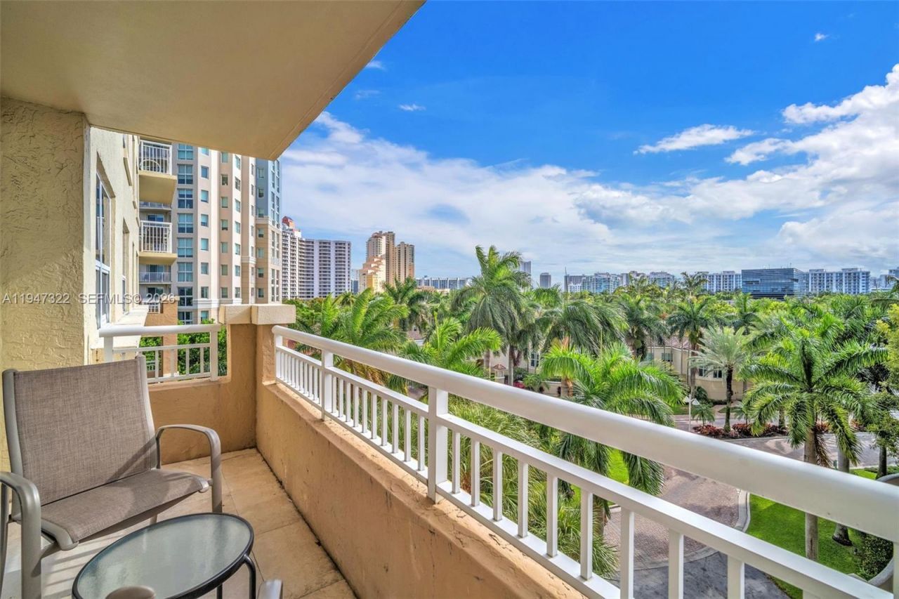 19501 W Country Club Dr, Unit 505, Aventura, FL 33180 Photo