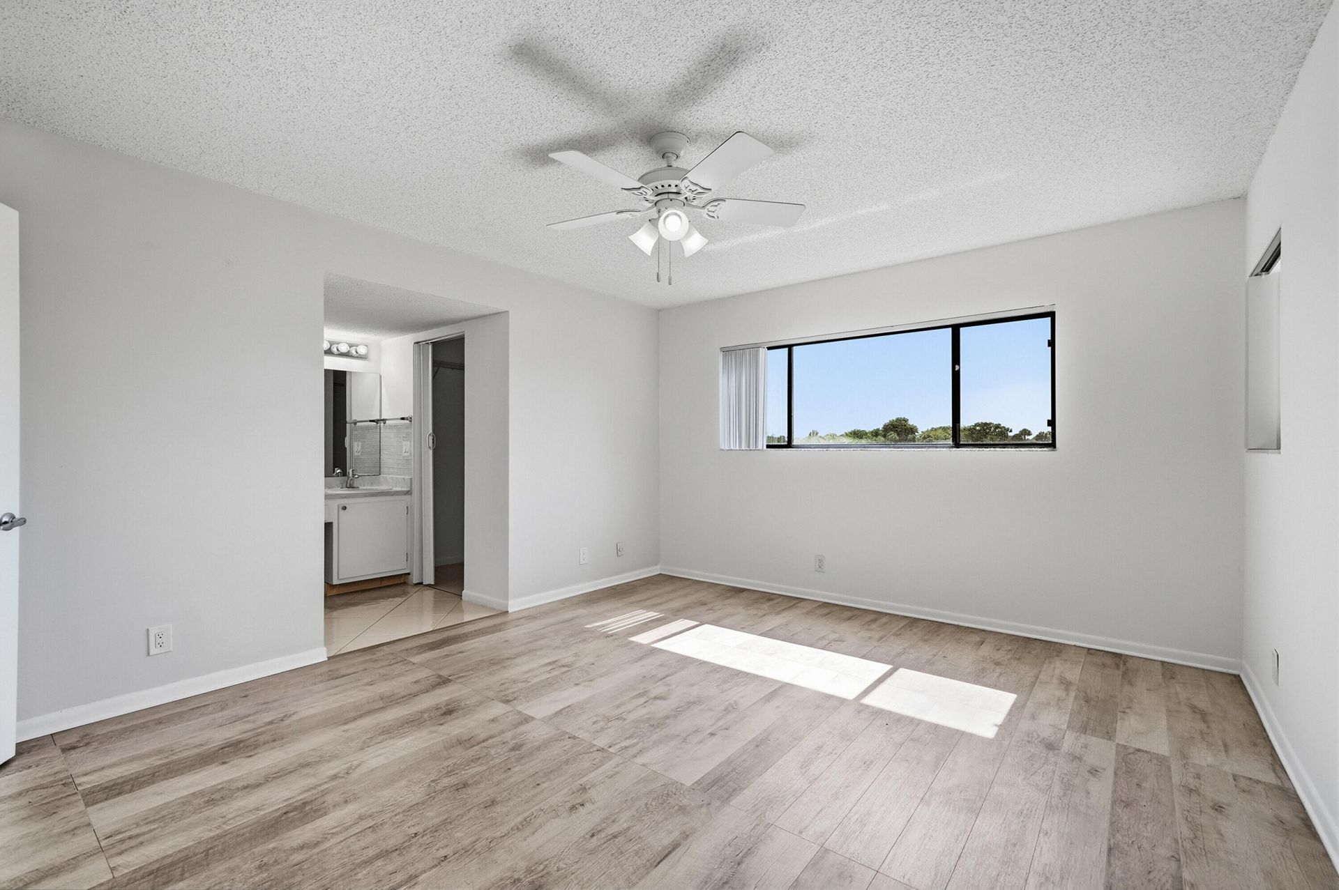 5130 Las Verdes Circle, Unit 307, Delray Beach, FL 33484 Photo