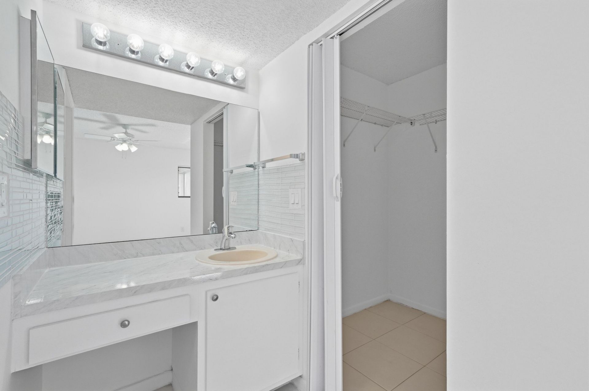 5130 Las Verdes Circle, Unit 307, Delray Beach, FL 33484 Photo