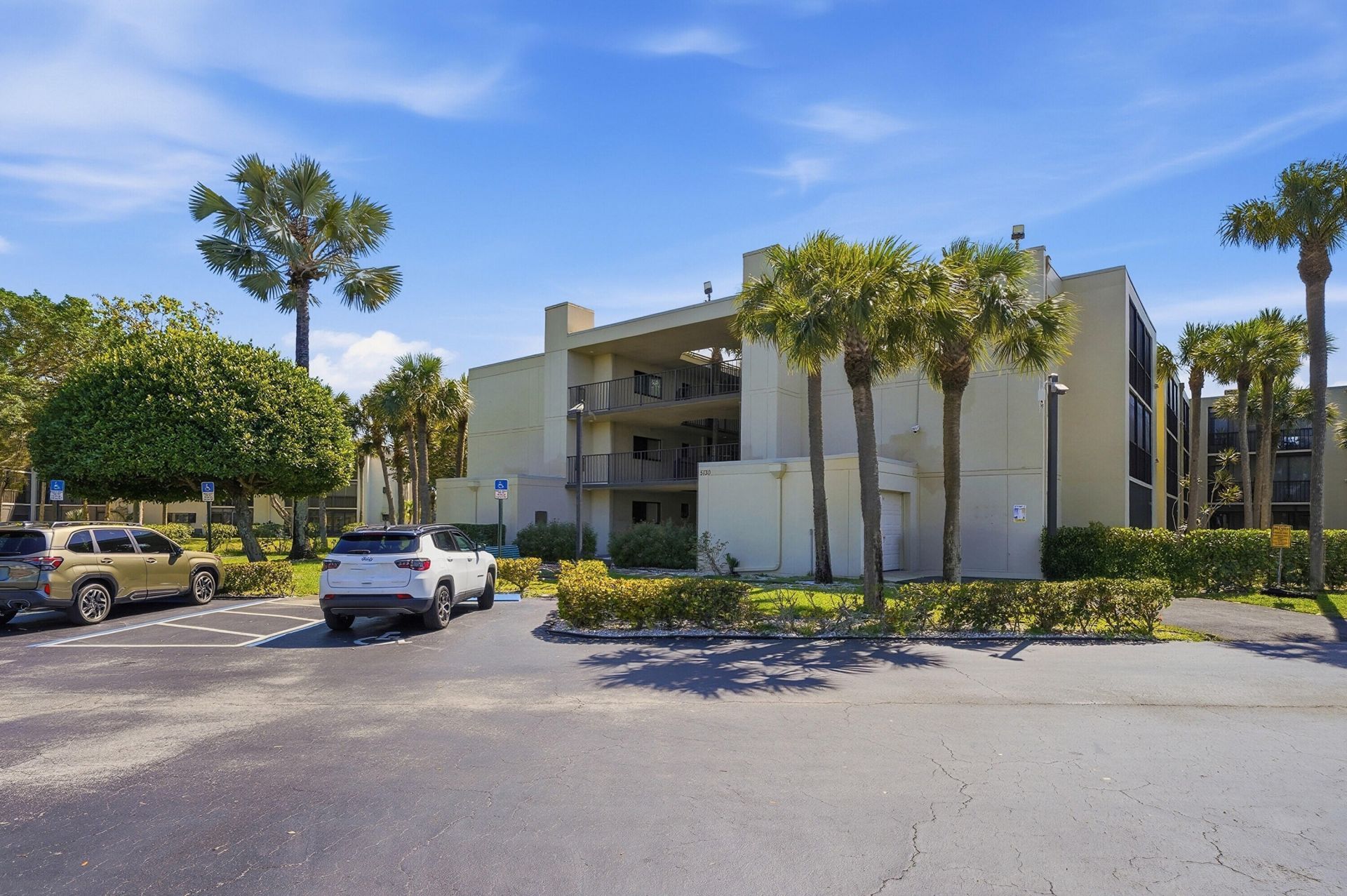 5130 Las Verdes Circle, Unit 307, Delray Beach, FL 33484 Photo